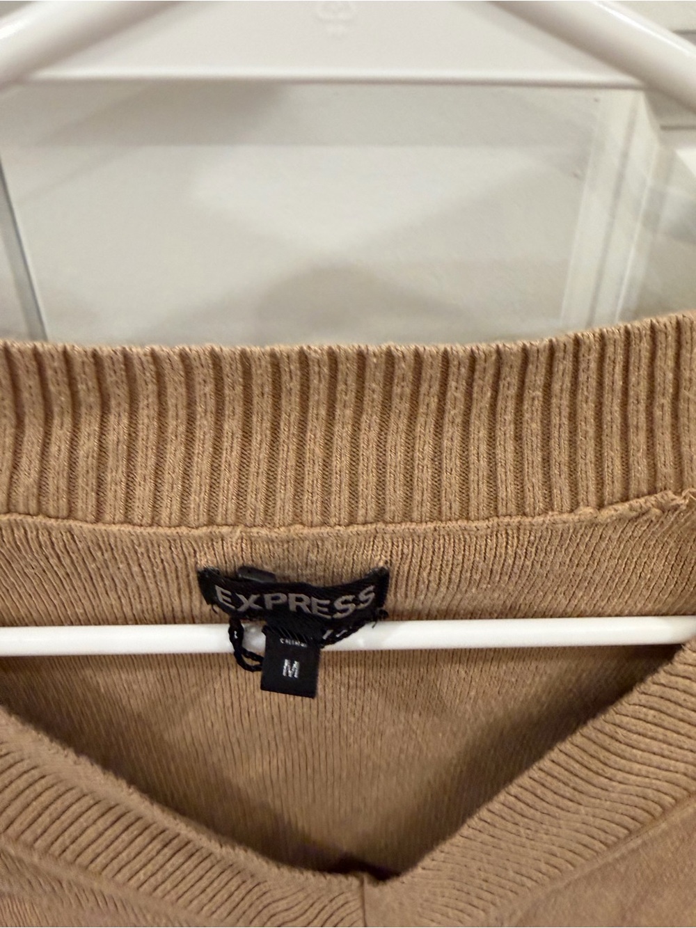 Women’s V-Neck Long Sleeve Sweater - Camel Size Medium EUC - Picture 4 of 5